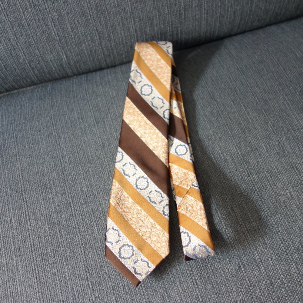 Vintage Christian Dior 100% Texturon Polyester 57 inch Neck Tie